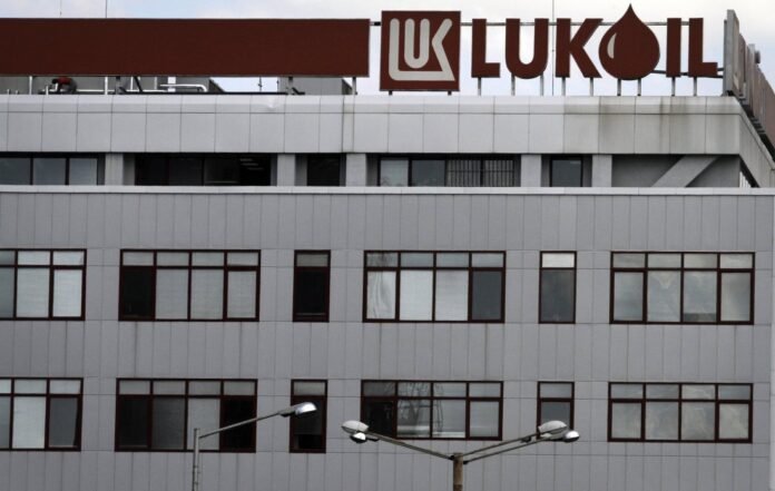 САЩ удължават лицензията за продажба на чужди активи на "Лукойл"
