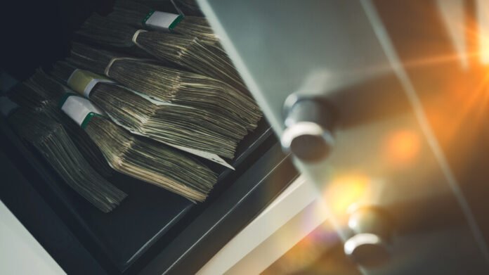 Мъж внесе 4000 лв. с нафталин, предизвика пожар в банка Снимка: iStock