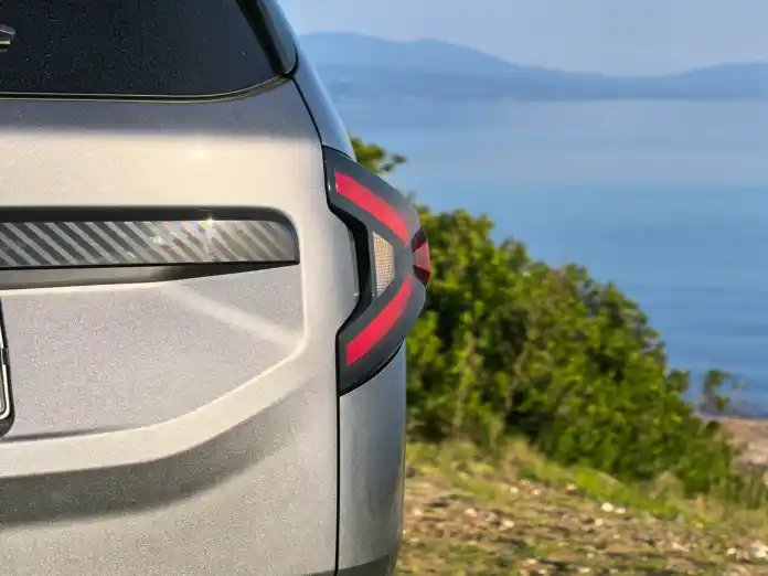 Dacia Bigster G140: 1400 км пробег и икономичен разход на гориво за голям семеен SUV | Новини от България и Света Dacia Bigster G140: 1400 км пробег и икономичен разход на гориво за голям семеен SUV