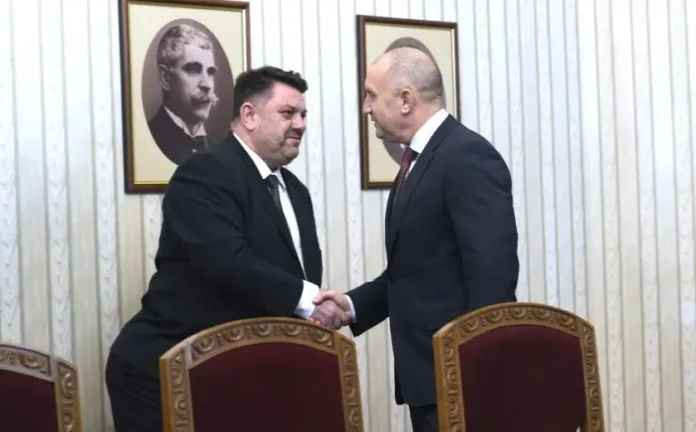 БСП - Обединена левица: Подкрепяме редовния бюджет, рисково е да "БСП - Обединена левица" след разговорите на "Дондуков" 2: Заставаме зад редовния бюджет, рисково е да влизаме в 2026 г. с удължителен