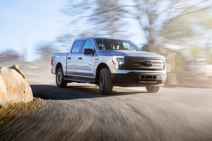 Ford ще предостави батерии за поддръжка на центровете за данни Ford ще помага на центровете за данни със своите батерии