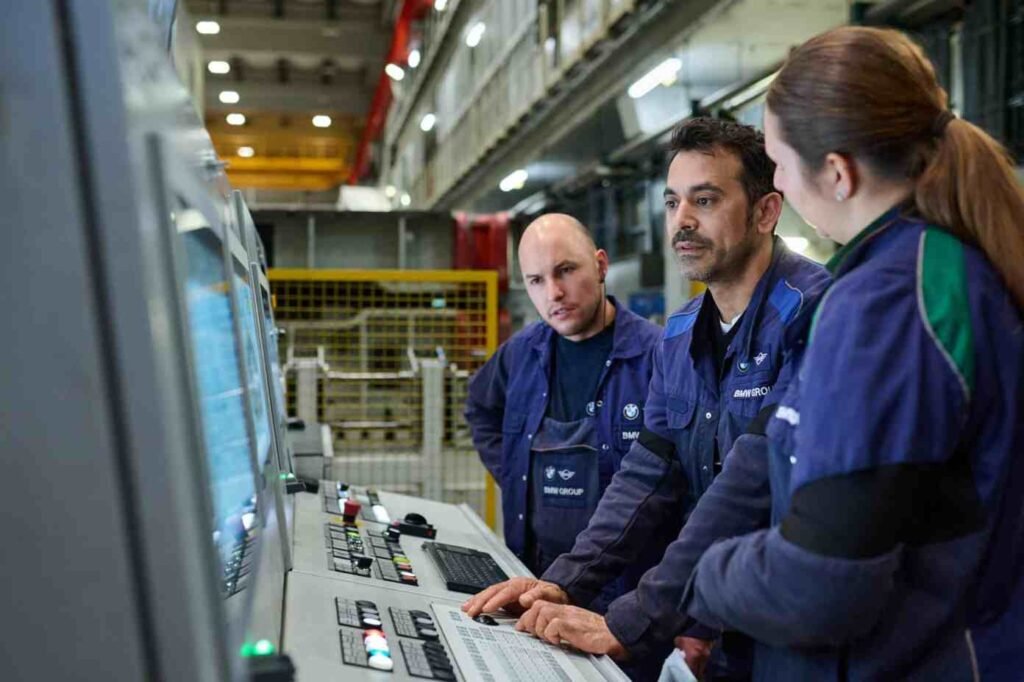 BMW трансформира завода в Мюнхен за Neue Klasse, новият i3 стартира производство през 2026 г. | Новини от България и Света BMW трансформира завода в Мюнхен за Neue Klasse, новият i3 стартира производство през 2026 г.