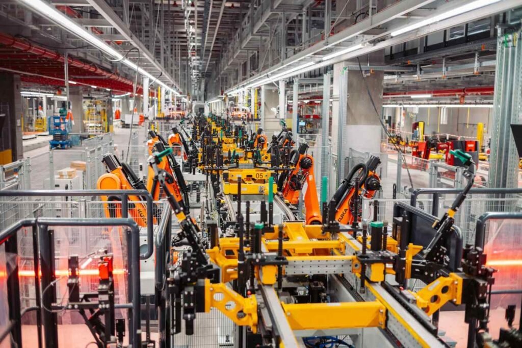 BMW трансформира завода в Мюнхен за Neue Klasse, новият i3 стартира производство през 2026 г. | Новини от България и Света BMW трансформира завода в Мюнхен за Neue Klasse, новият i3 стартира производство през 2026 г.