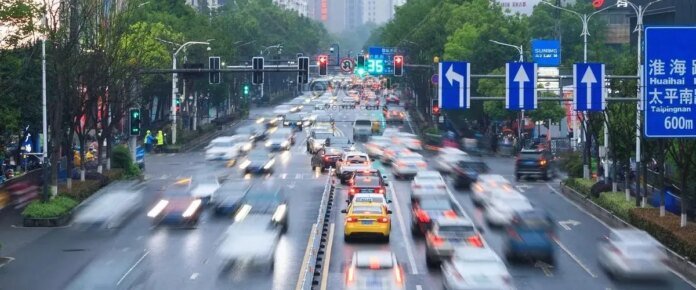 Китай разреши използването на автомобили с автопилот от ниво 3 Китай разреши използването на автомобили с автопилот от ниво 3 по пътищата за обществено ползване
