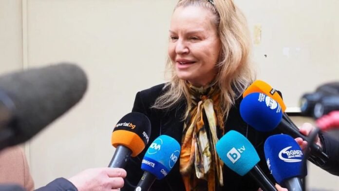 Стефка Костадинова обмисля свикване на ново общо събрание, без да Стефка Костадинова