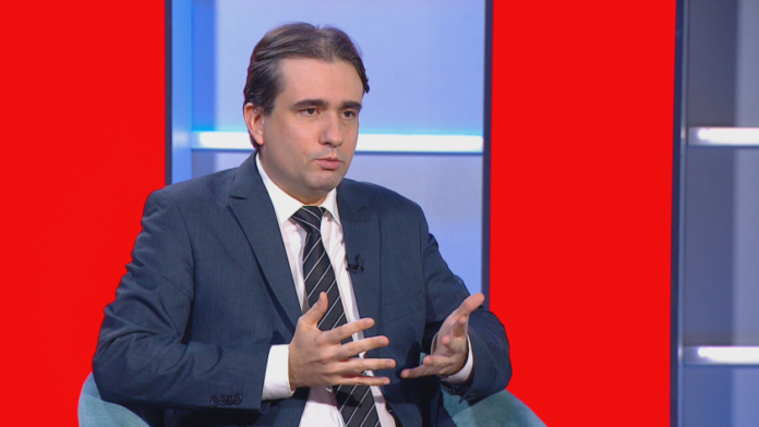 Божидар Божанов, ПП-ДБ: Управляващите пренебрегнаха проблемите, най-скандалните моменти в бюджета Божидар Божанов, ПП-ДБ: Управляващите си направиха оглушки, най-скандалните неща в бюджета само са отложени - По света и у нас