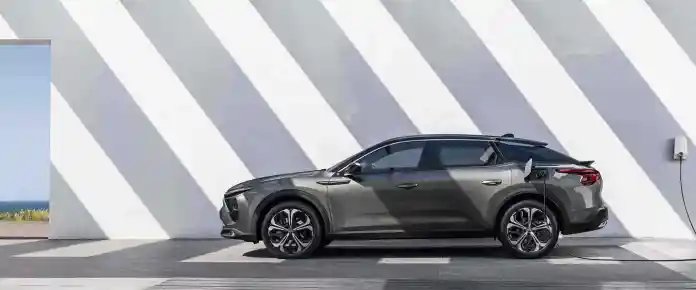 Citroën C5 X Plug-in Hybrid: Автомобил от бъдещето, вдъхновен от златните години на автомобилостроенето | Новини от България и Света Citroën C5 X Plug-in Hybrid: Автомобил от бъдещето, вдъхновен от златните години на автомобилостроенето