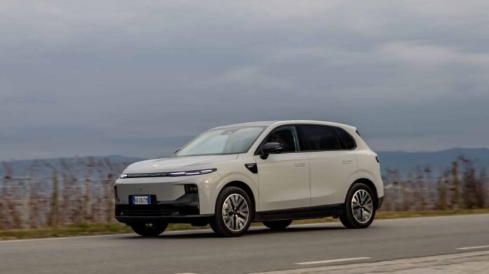 Leapmotor представи хибриден модел с характеристики на електромобил в Брюксел, Leapmotor представи хибриден модел с характеристики на електромобил в Брюксел, предлагайки нов подход към електрификацията.