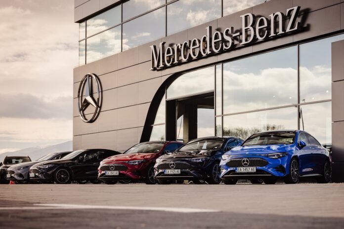 Българите все по-често избират скъпи Mercedes: SUV-ове и G-класа водят Българите все по-често избират скъпи Mercedes: SUV-ове и G-класа водят на пазара на луксозни автомобили