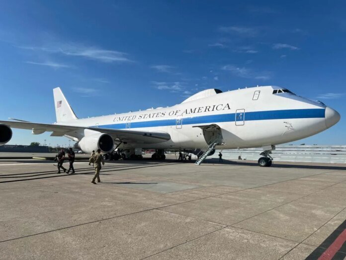 Самолетът за контрол при ядрена война се появи край Вашингтон Самолетът за контрол при ядрена война се появи край Вашингтон