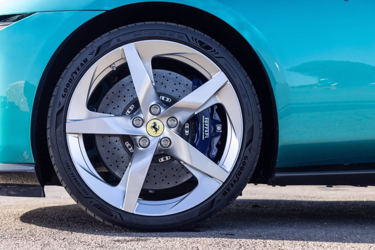 Новото Ferrari: Готово да „загуби главата си“ в най-добрия смисъл! | Новини от България и Света Новото Ferrari: Готово да „загуби главата си“ в най-добрия смисъл!