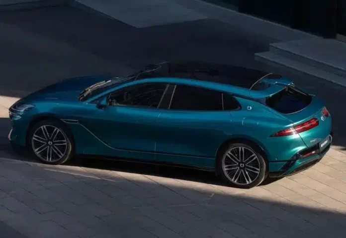 Китайски лукс на пътя: BYD представи Denza Z9 GT с Китайски лукс на пътя: BYD представи Denza Z9 GT с рекорден пробег от 1036 км