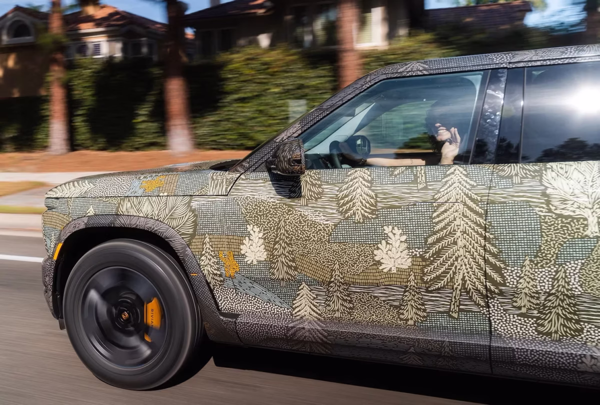 Новият електрически Rivian R2: Революция в света на SUV-ите! | Новини от България и Света Новият електрически Rivian R2: Революция в света на SUV-ите!